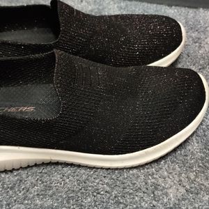 Skechers size 9 black with rose gold glitter